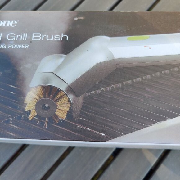 Brookstone Motorized Grill Brush w Heavy Duty Steam Cleaning Power 641621 NEW  - Picture 7 of 7
